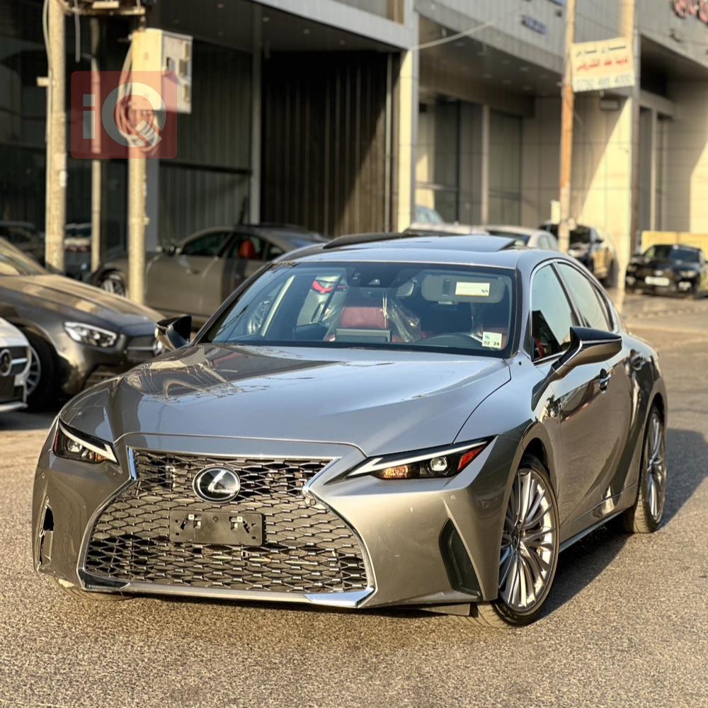 Lexus IS